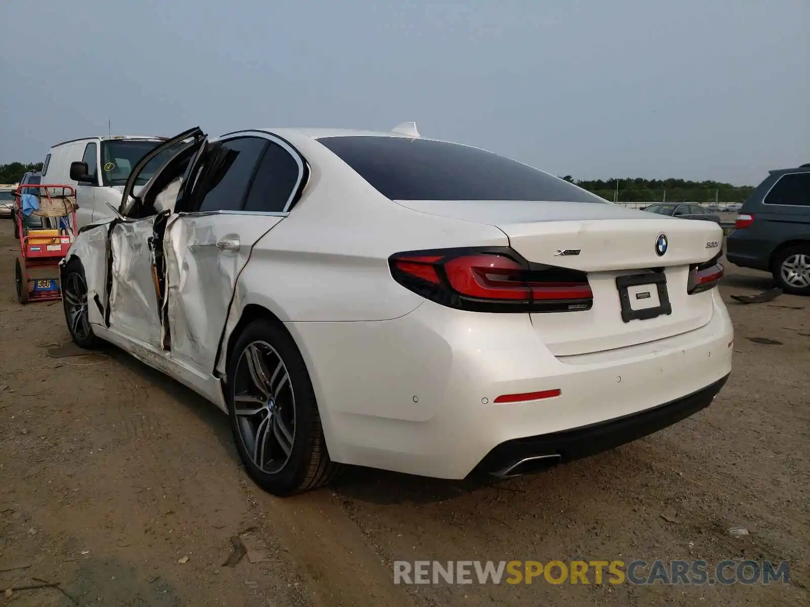 3 Photograph of a damaged car WBA13BJ09MCF99698 BMW 5 SERIES 2021