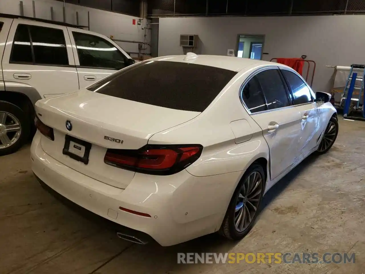 4 Photograph of a damaged car WBA13BJ09MWX09922 BMW 5 SERIES 2021