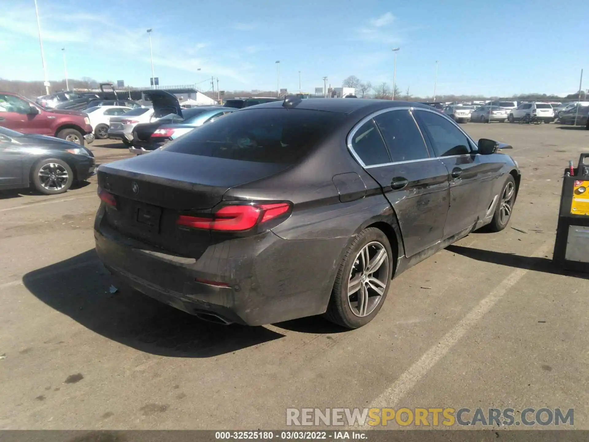 4 Photograph of a damaged car WBA13BJ09MWX27675 BMW 5 SERIES 2021