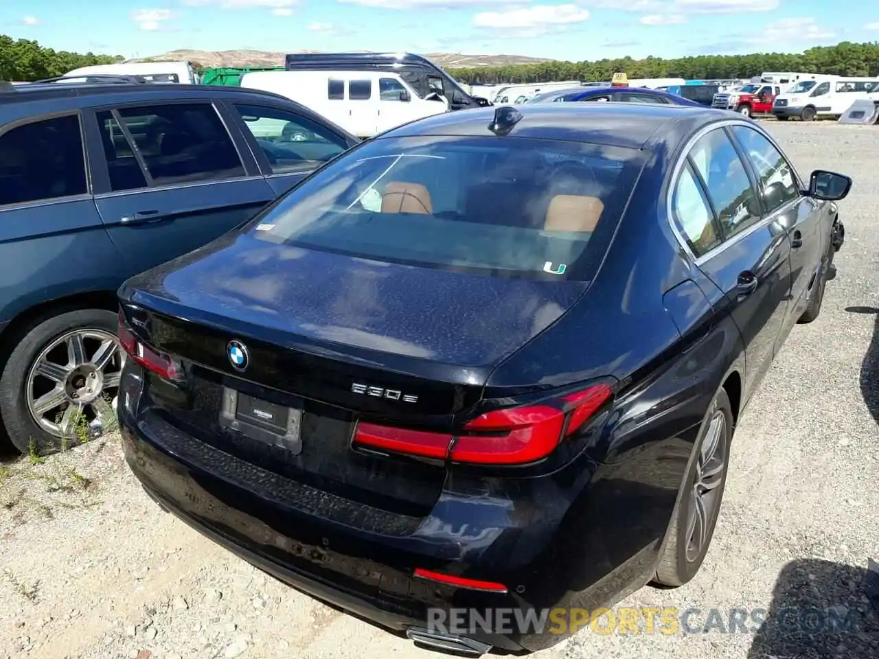 4 Photograph of a damaged car WBA33AG02MCF95714 BMW 5 SERIES 2021