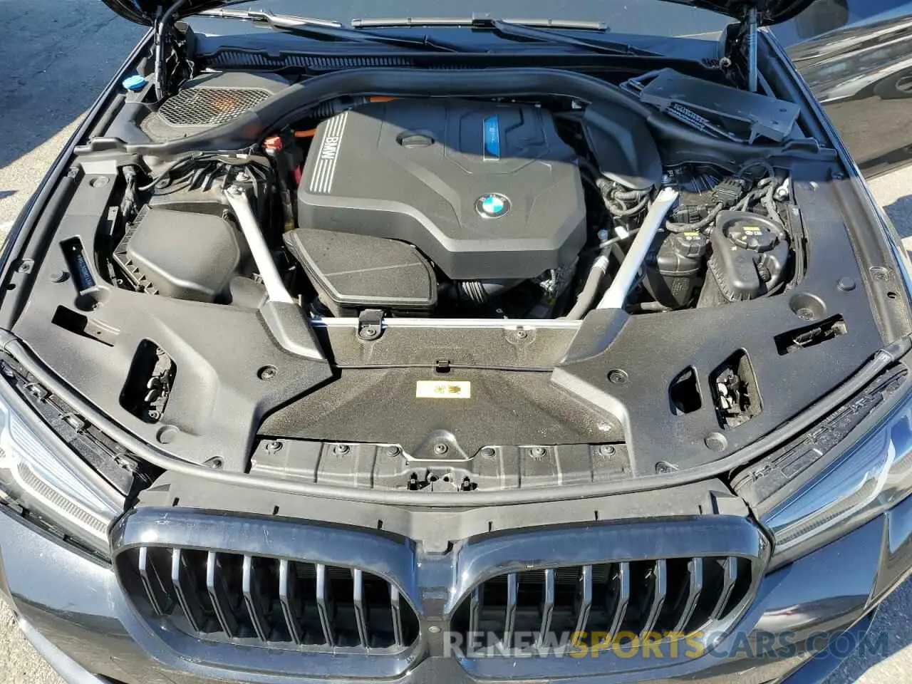 11 Photograph of a damaged car WBA33AG09MCF93586 BMW 5 SERIES 2021