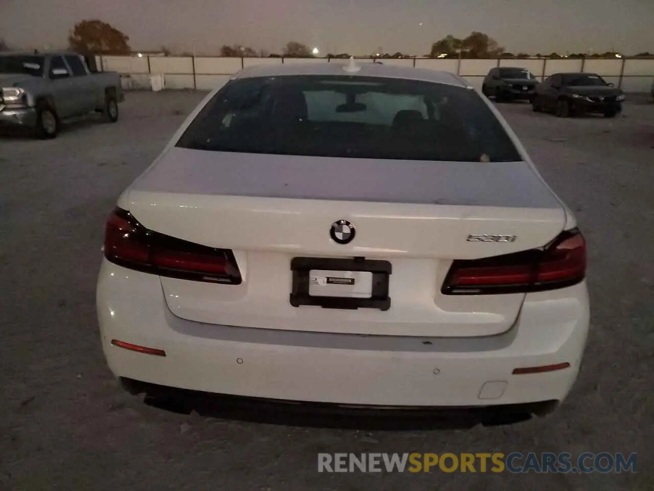 6 Photograph of a damaged car WBA53BH02MWX08702 BMW 5 SERIES 2021