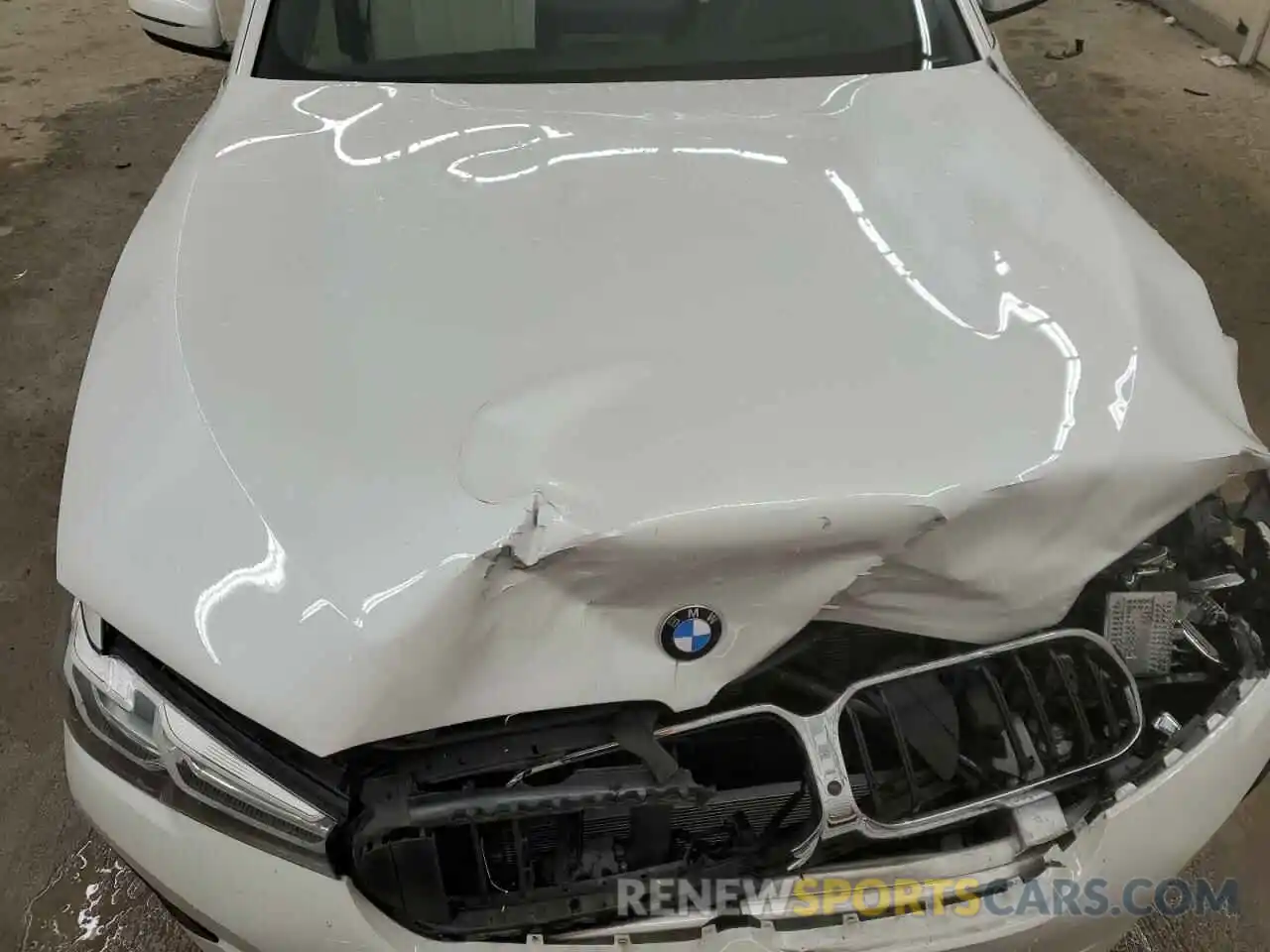 11 Photograph of a damaged car WBA73BJ01MWX24327 BMW 5 SERIES 2021