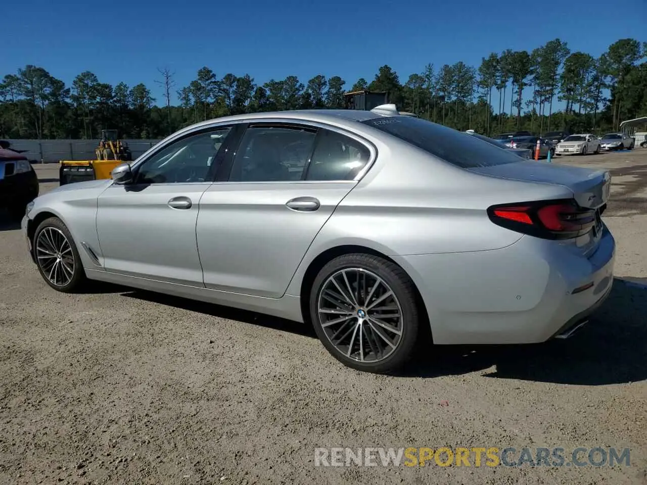 2 Photograph of a damaged car WBA73BJ09MCF61026 BMW 5 SERIES 2021
