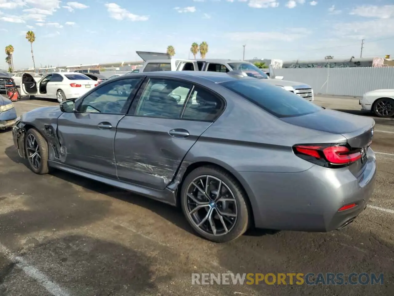 2 Photograph of a damaged car WBA13AG06NCJ51113 BMW 5 SERIES 2022
