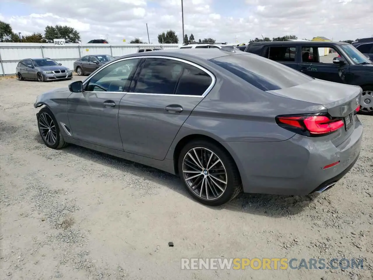 2 Photograph of a damaged car WBA53BH01NWX40915 BMW 5 SERIES 2022