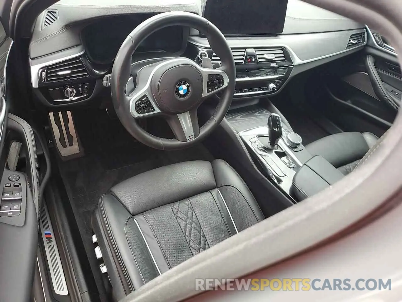 8 Photograph of a damaged car WBA53BH09NWX53024 BMW 5 SERIES 2022