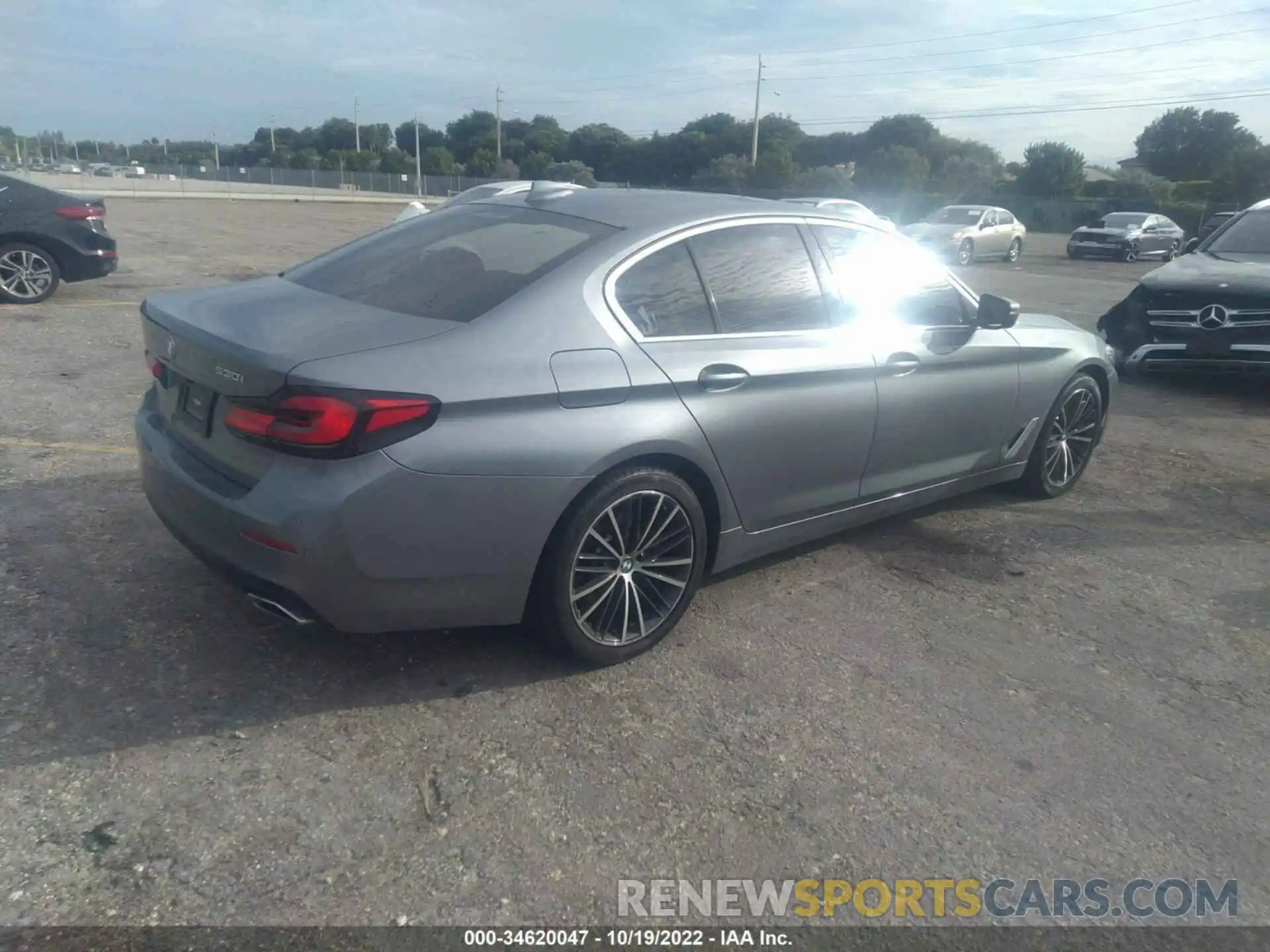 4 Photograph of a damaged car WBA53BH0XNWX47247 BMW 5 SERIES 2022