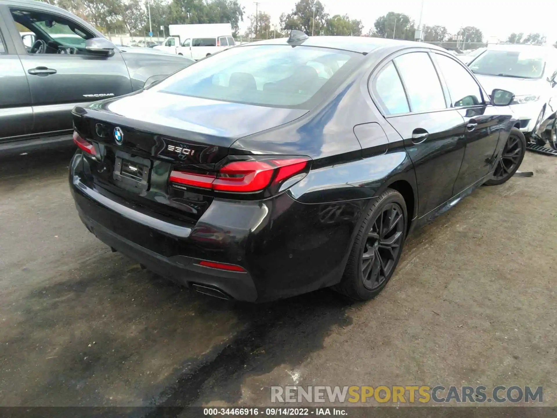 4 Photograph of a damaged car WBA53BH0XNWX54229 BMW 5 SERIES 2022