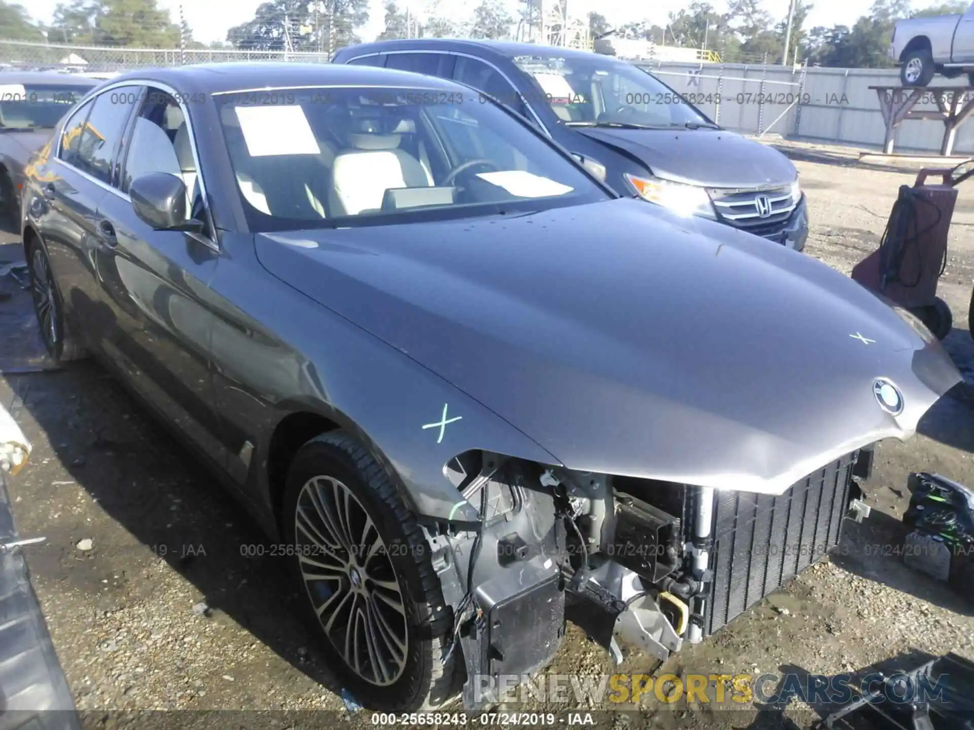 1 Photograph of a damaged car WBAJA5C5XKWW10457 BMW 530 2019