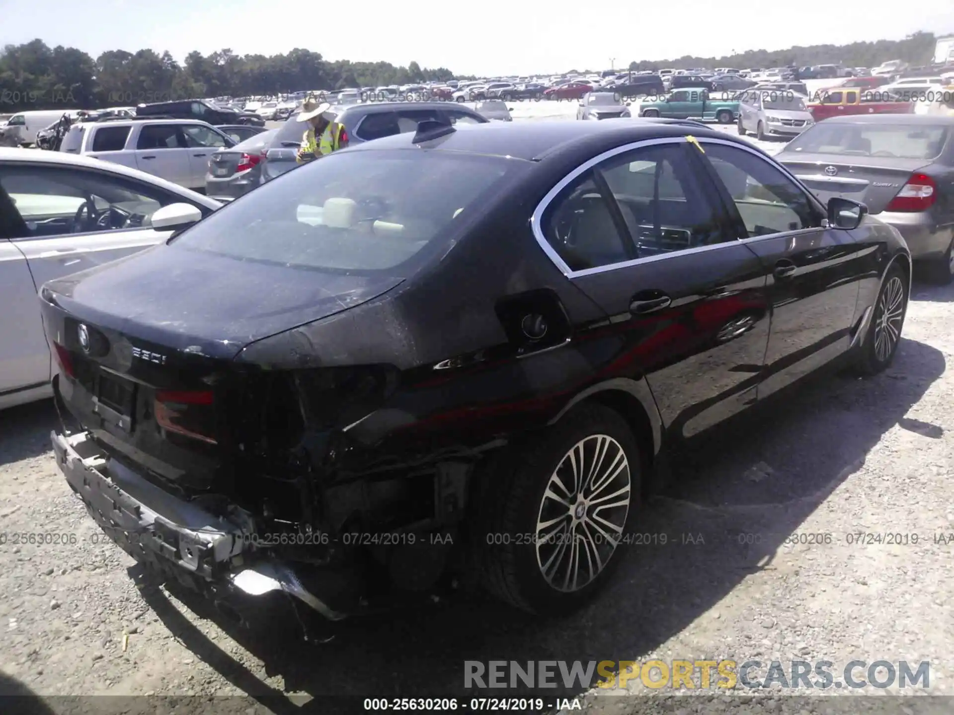 4 Photograph of a damaged car WBAJA5C5XKWW14038 BMW 530 2019