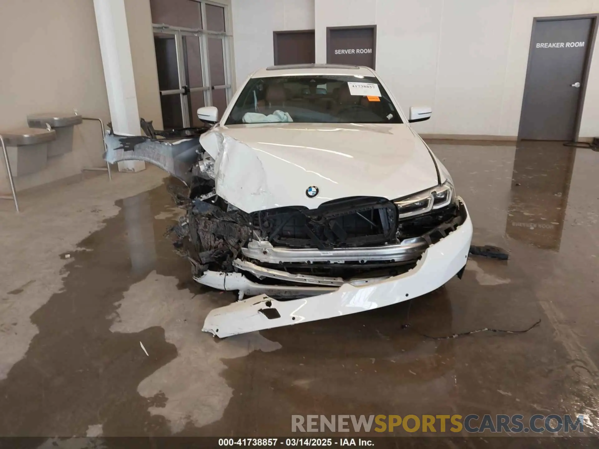 13 Photograph of a damaged car WBA13BJ05NWX59007 BMW 530 2022