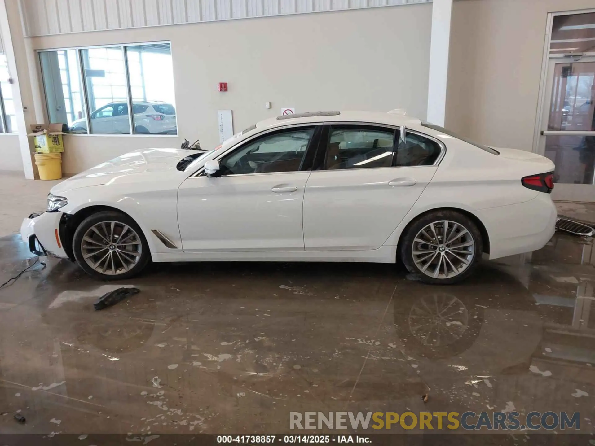 15 Photograph of a damaged car WBA13BJ05NWX59007 BMW 530 2022