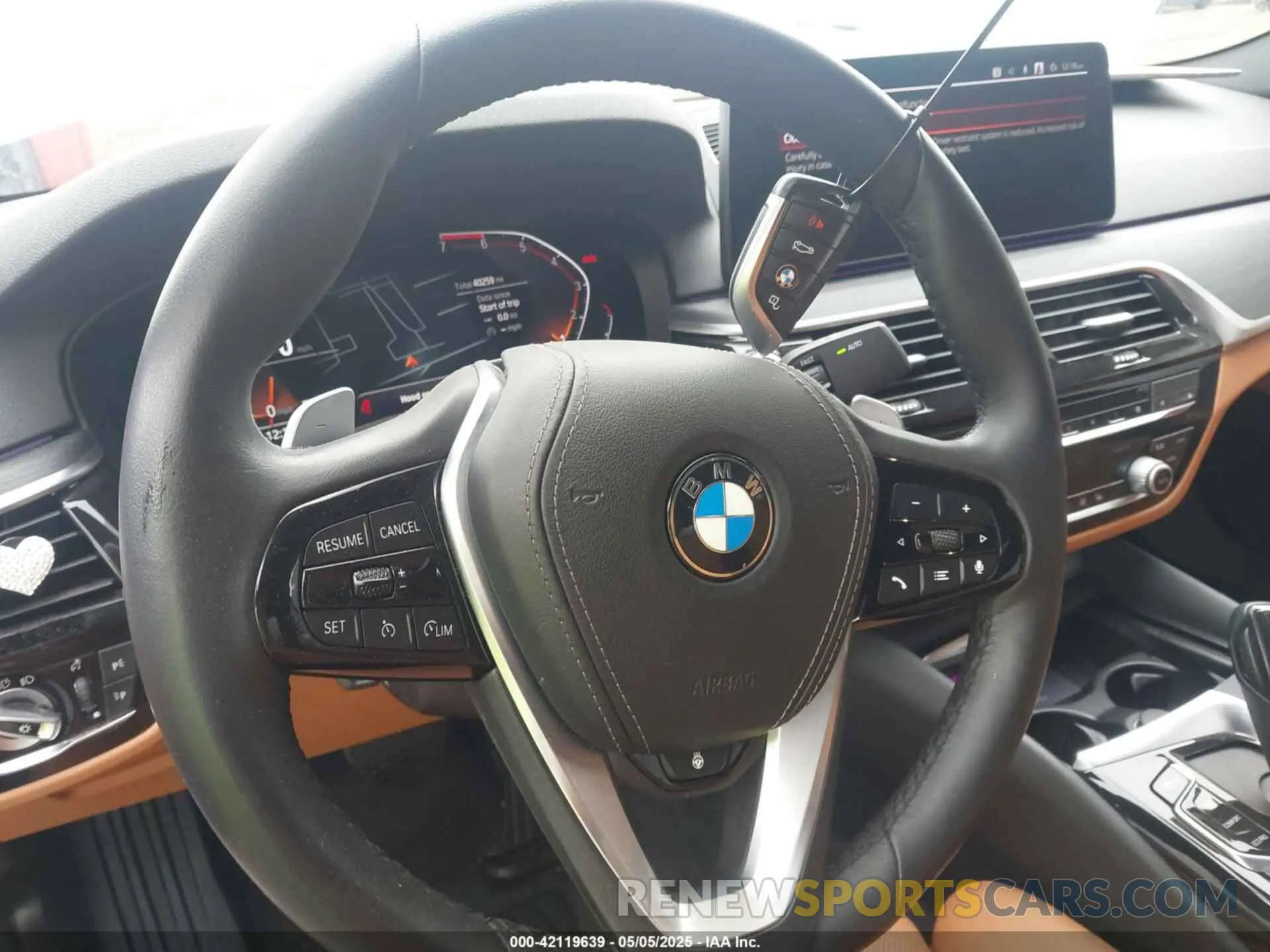11 Photograph of a damaged car WBA13BJ08NWX55081 BMW 530 2022