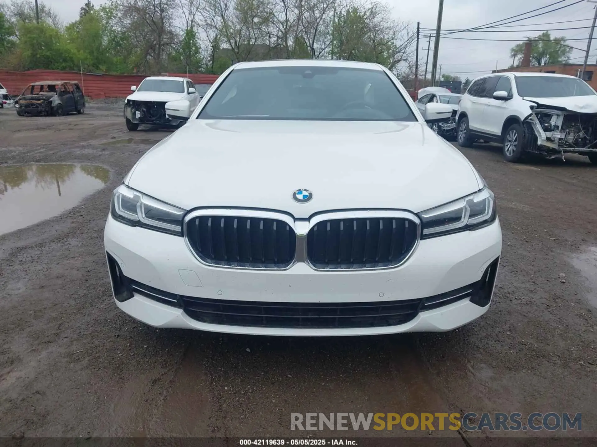 12 Photograph of a damaged car WBA13BJ08NWX55081 BMW 530 2022