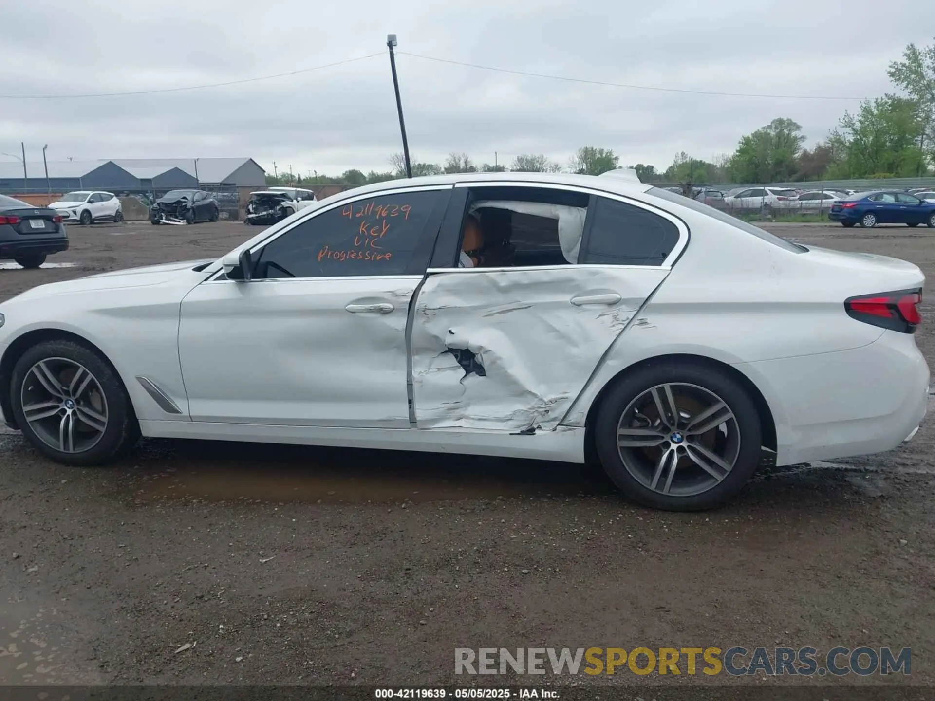 14 Photograph of a damaged car WBA13BJ08NWX55081 BMW 530 2022
