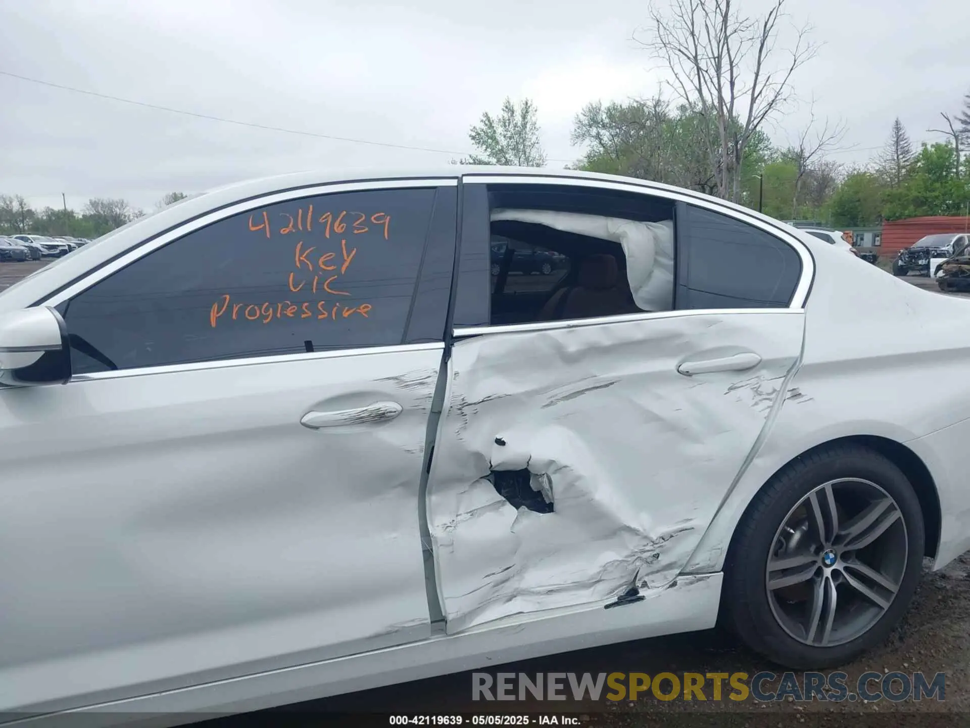 6 Photograph of a damaged car WBA13BJ08NWX55081 BMW 530 2022