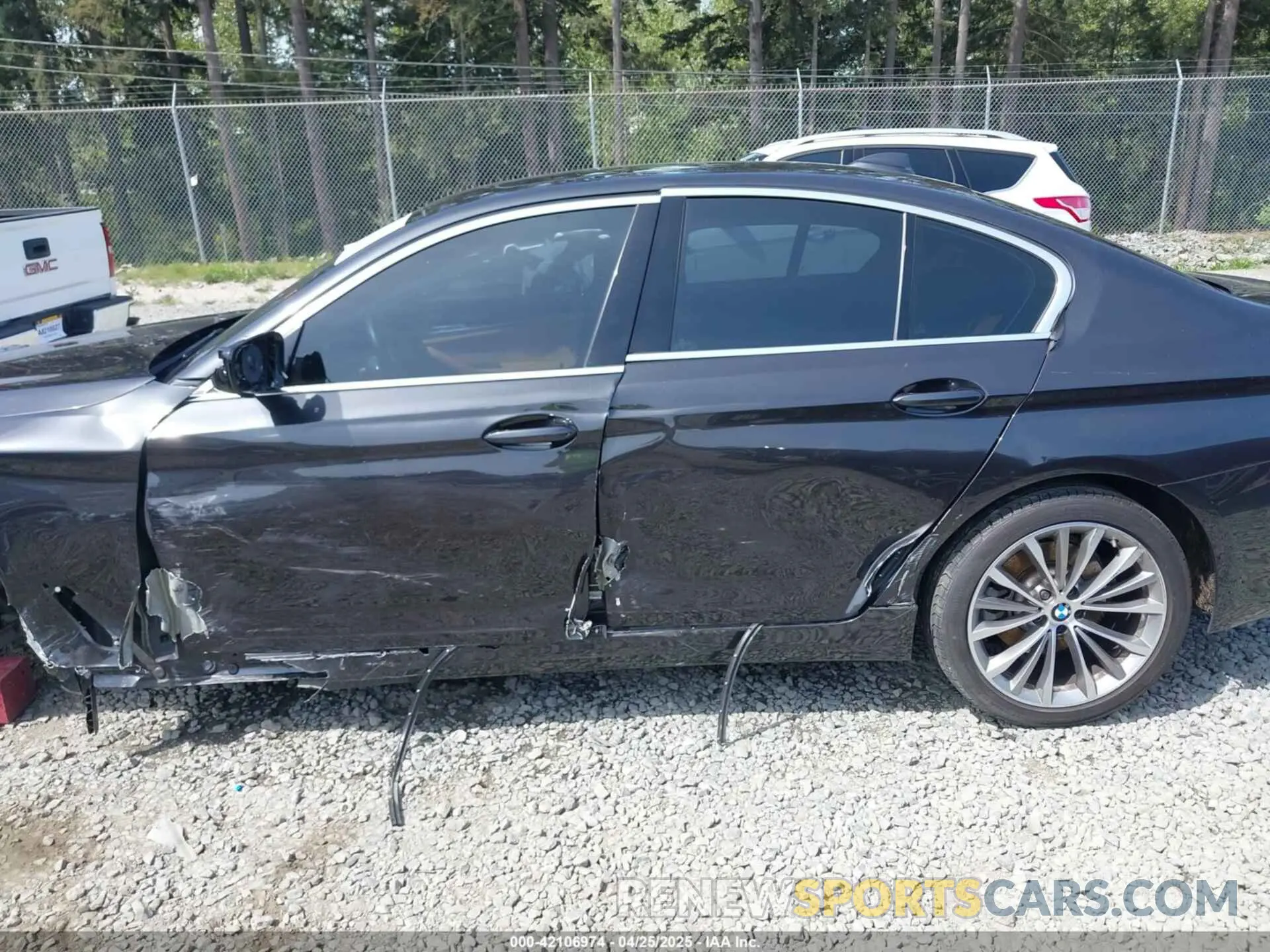 14 Photograph of a damaged car WBA13BJ09NWX51234 BMW 530 2022