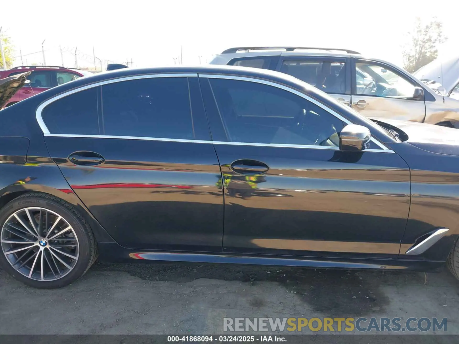 14 Photograph of a damaged car WBA53BH00NWX85098 BMW 530 2022