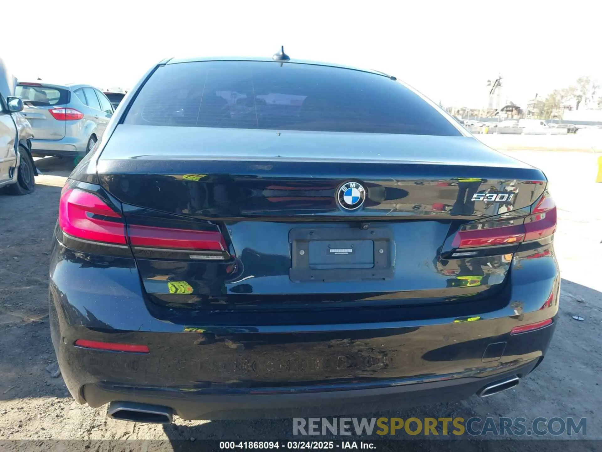 17 Photograph of a damaged car WBA53BH00NWX85098 BMW 530 2022