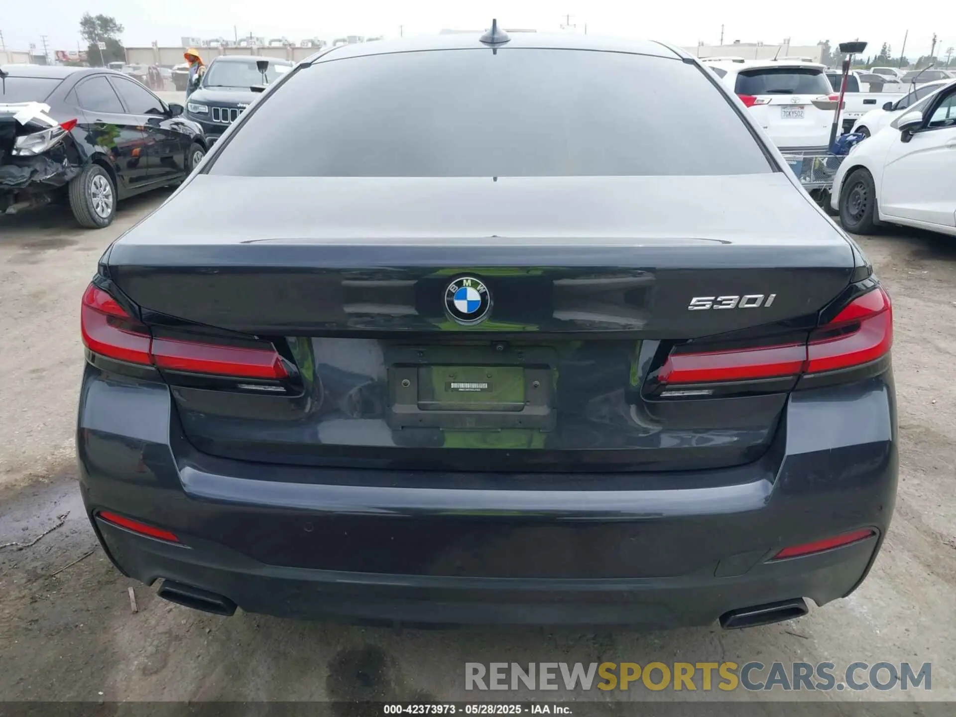 17 Photograph of a damaged car WBA53BH07NCL07925 BMW 530 2022