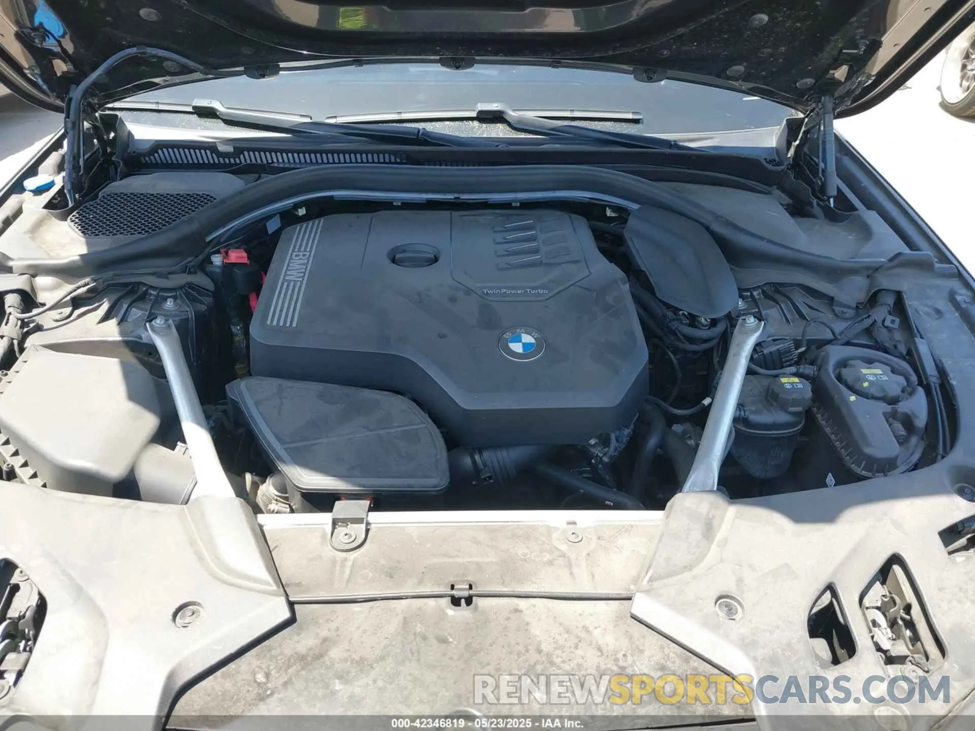 10 Photograph of a damaged car WBA53BH09NWX79252 BMW 530 2022