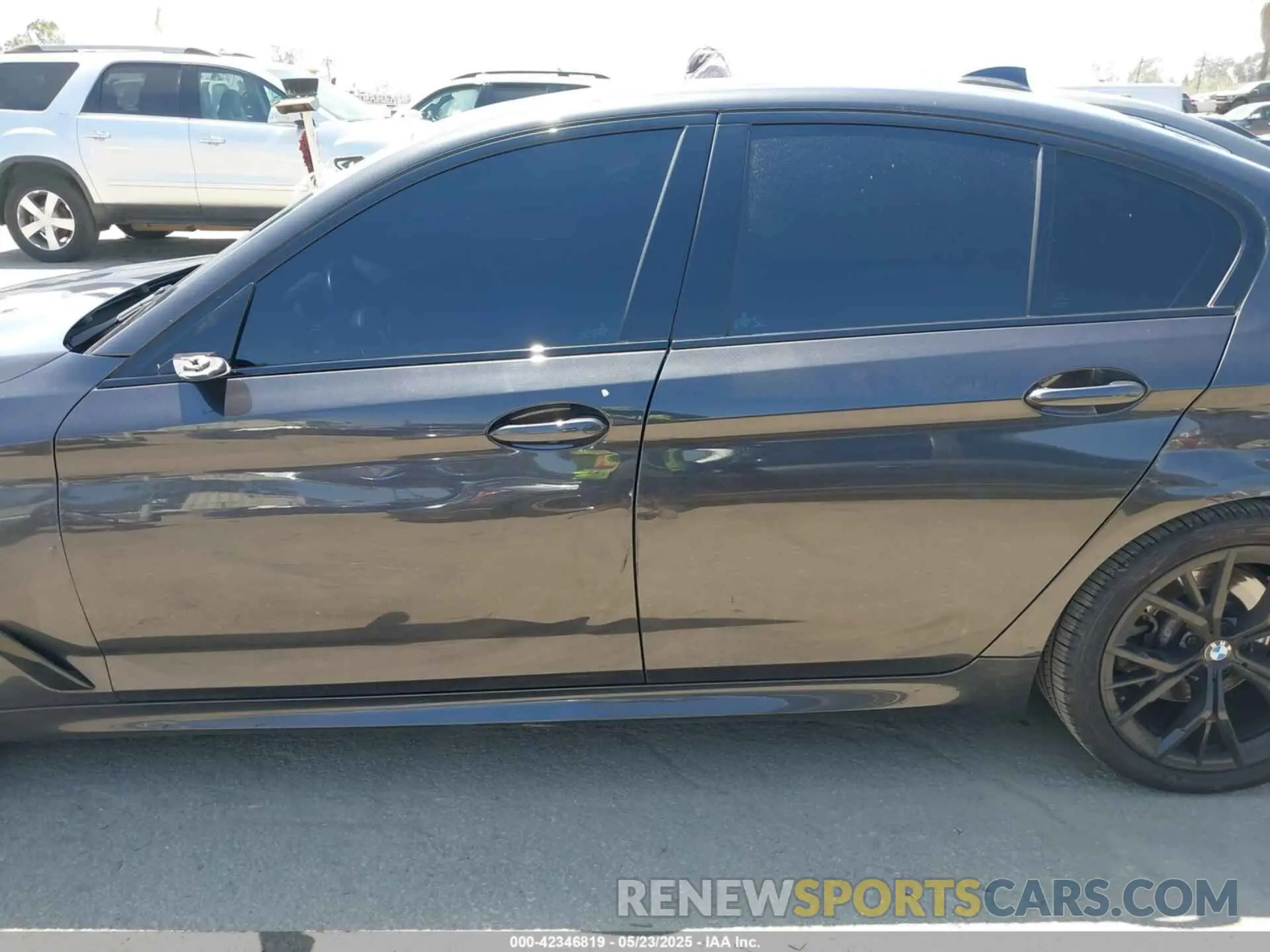 14 Photograph of a damaged car WBA53BH09NWX79252 BMW 530 2022