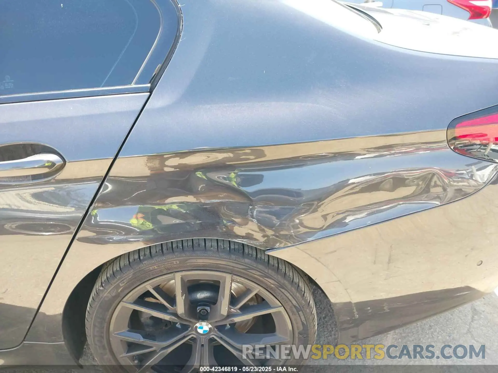 6 Photograph of a damaged car WBA53BH09NWX79252 BMW 530 2022