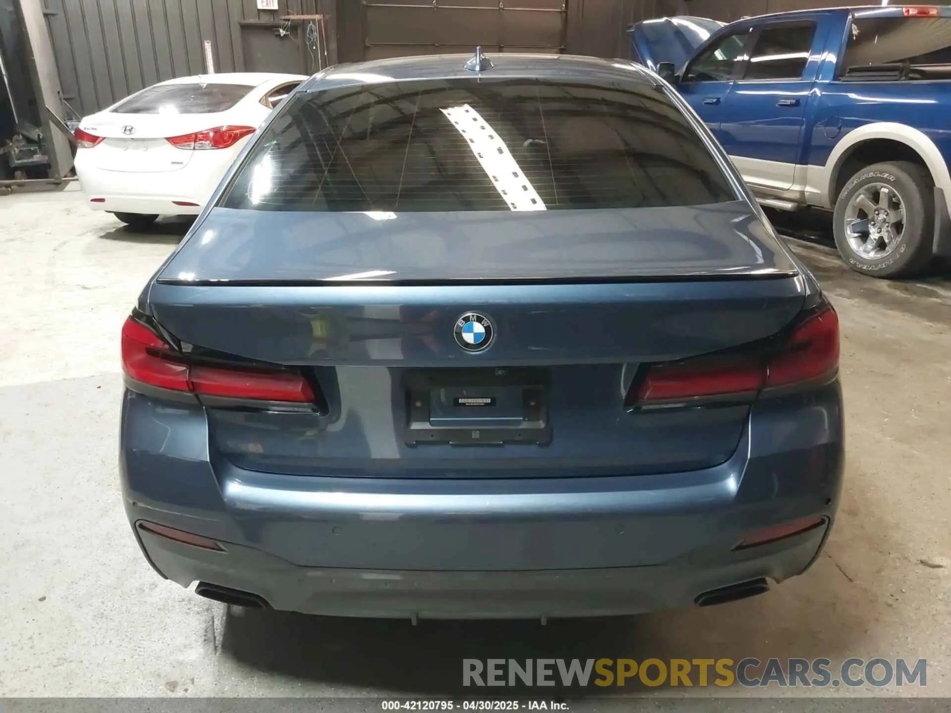 17 Photograph of a damaged car WBA13BJ02PWY10501 BMW 530 2023