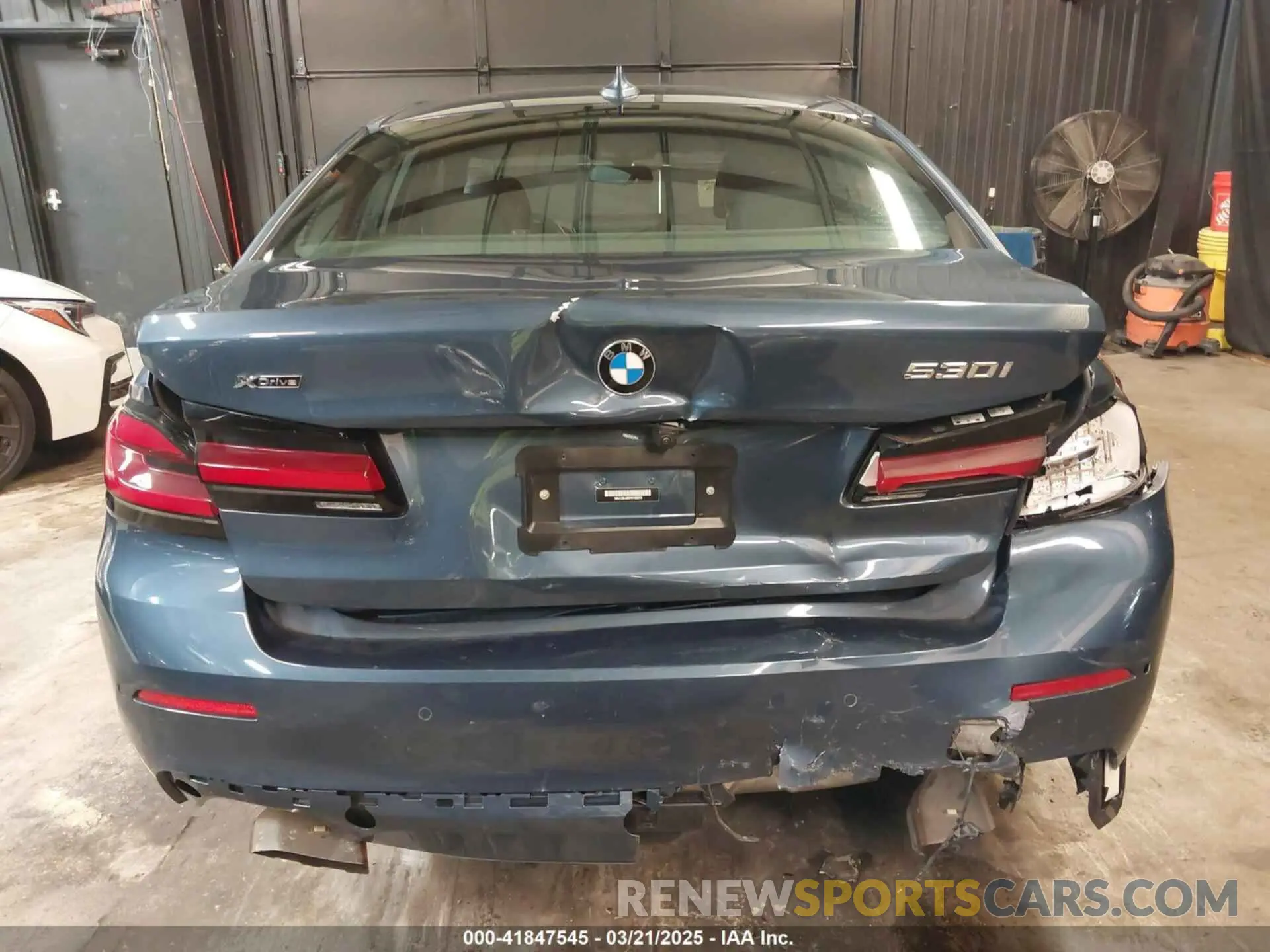 16 Photograph of a damaged car WBA13BJ09PWY22919 BMW 530 2023