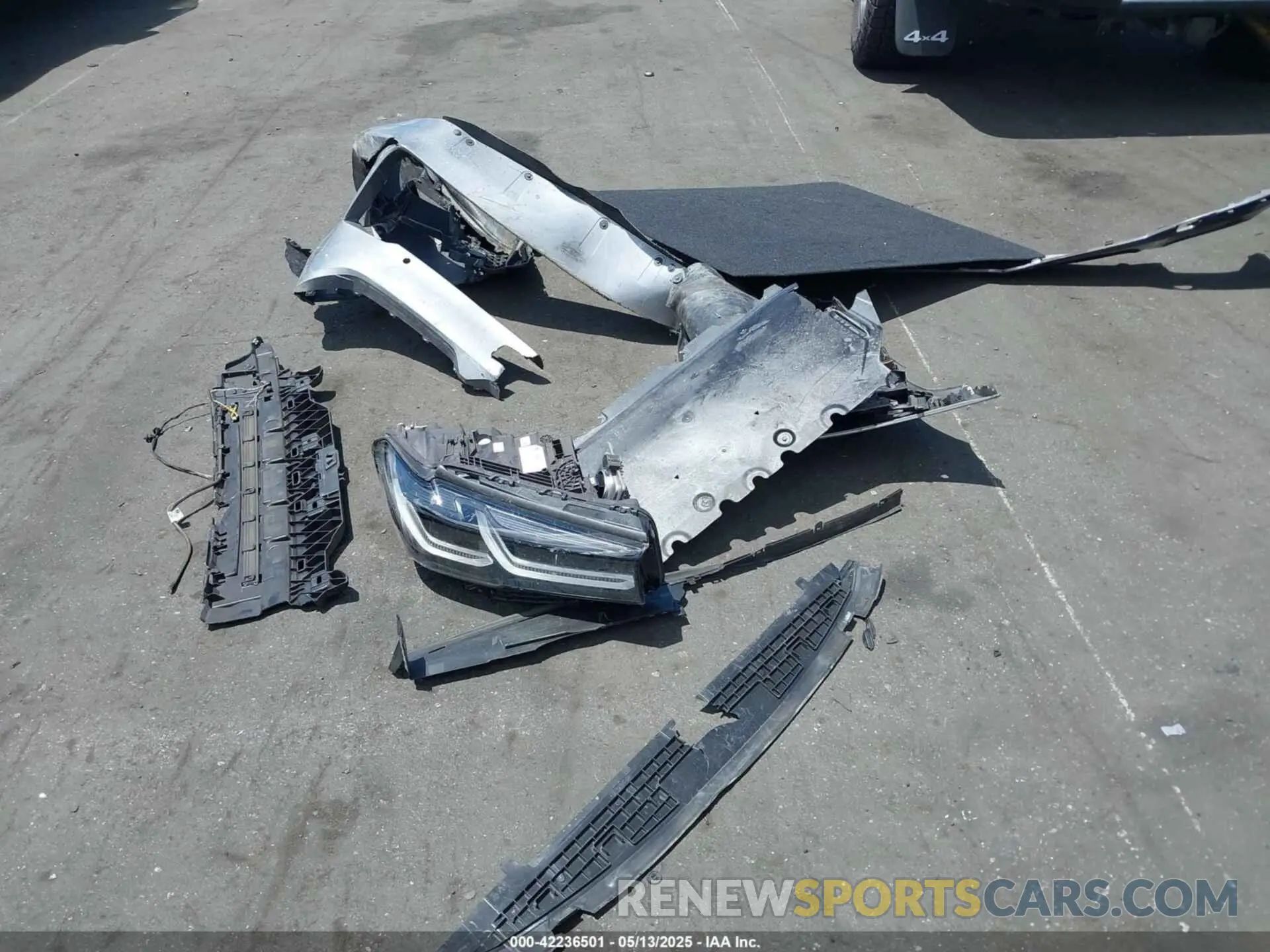12 Photograph of a damaged car WBA53BH03PWY06061 BMW 530 2023