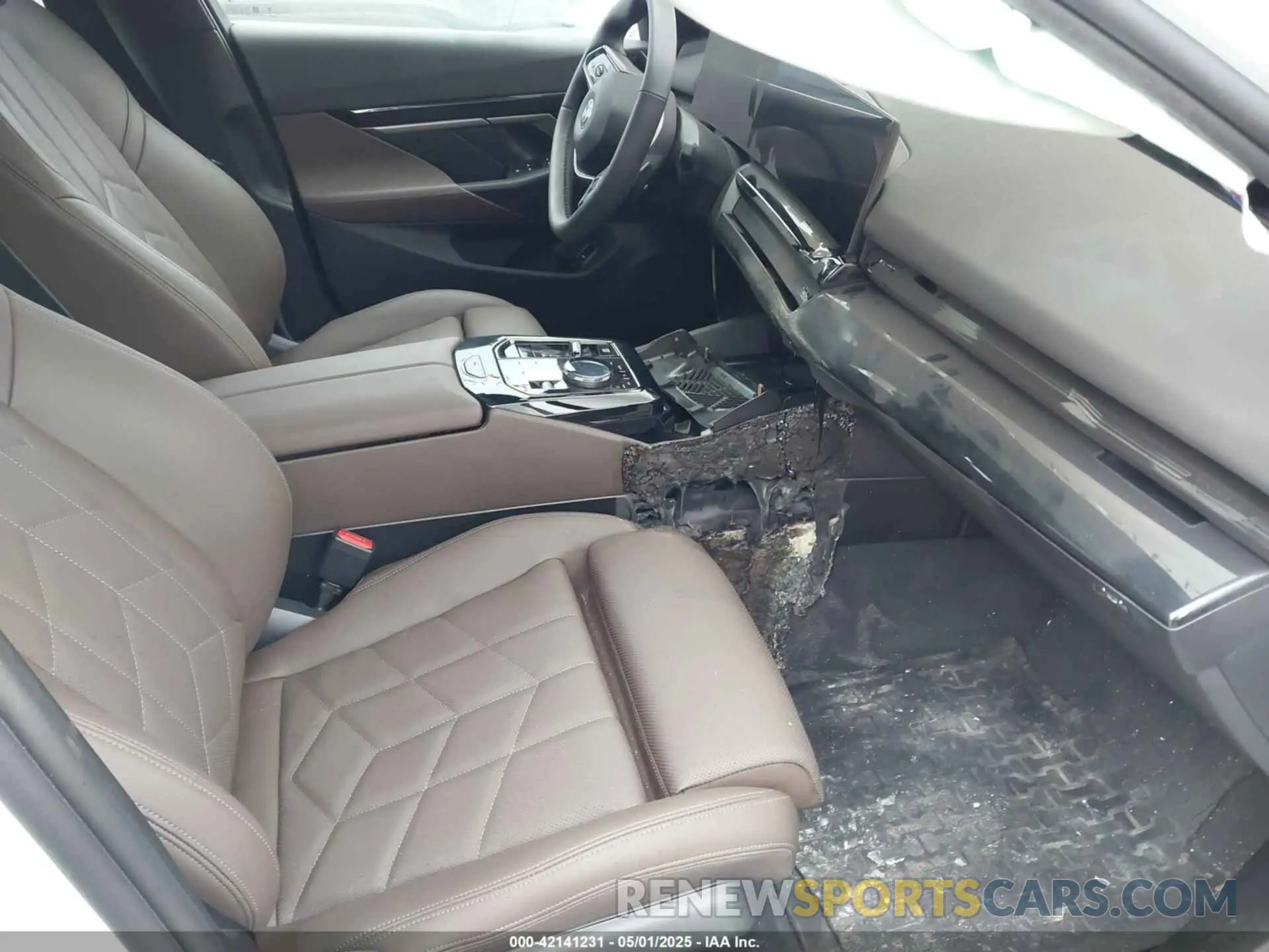 5 Photograph of a damaged car WBA53FJ03RCS25603 BMW 530 2024