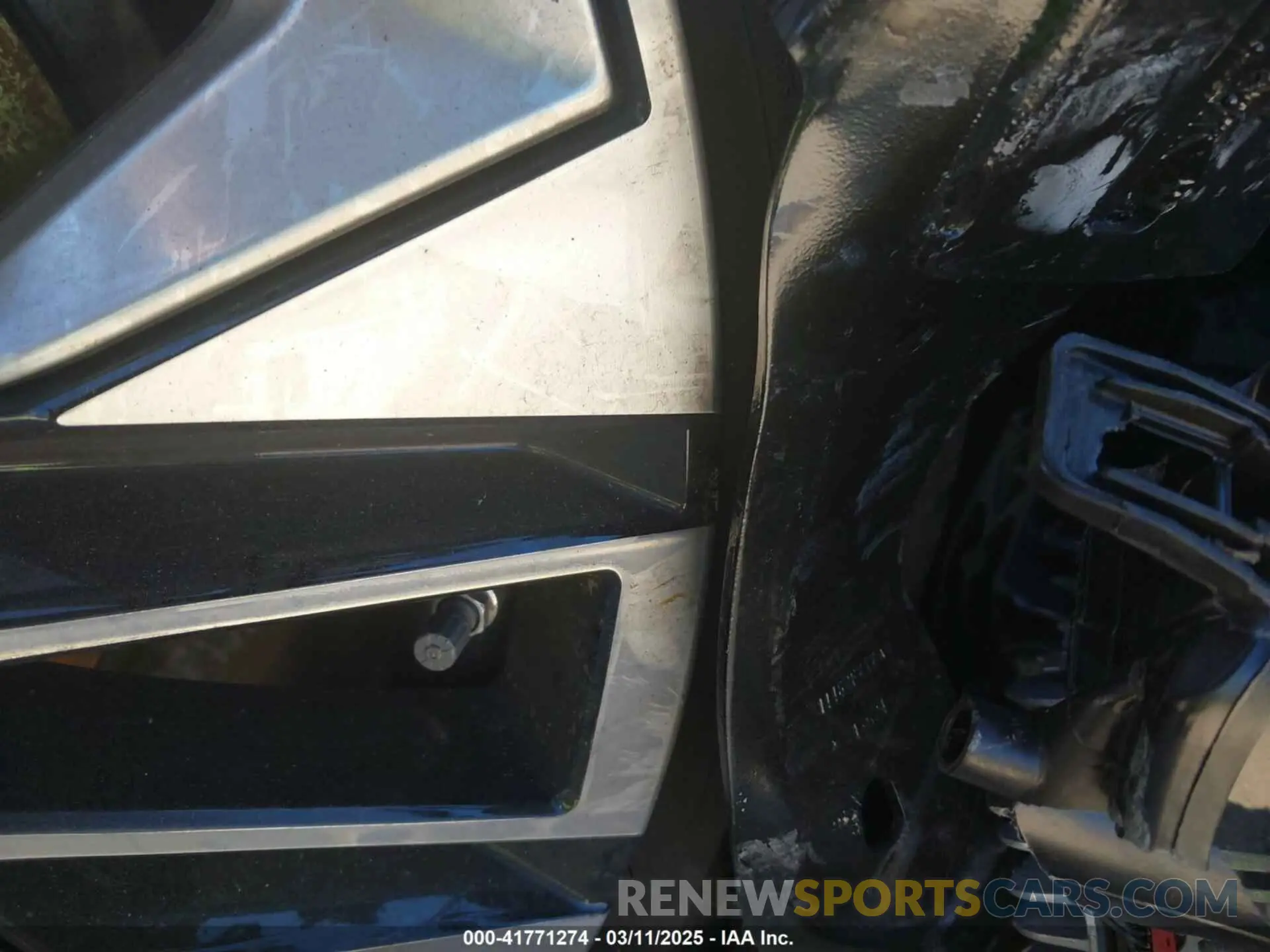 22 Photograph of a damaged car WBA53FJ08SCT33415 BMW 530 2025