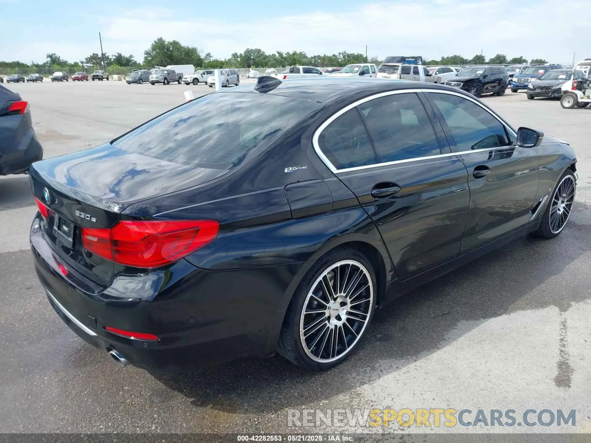 4 Photograph of a damaged car WBAJA9C54KB253646 BMW 530E 2019