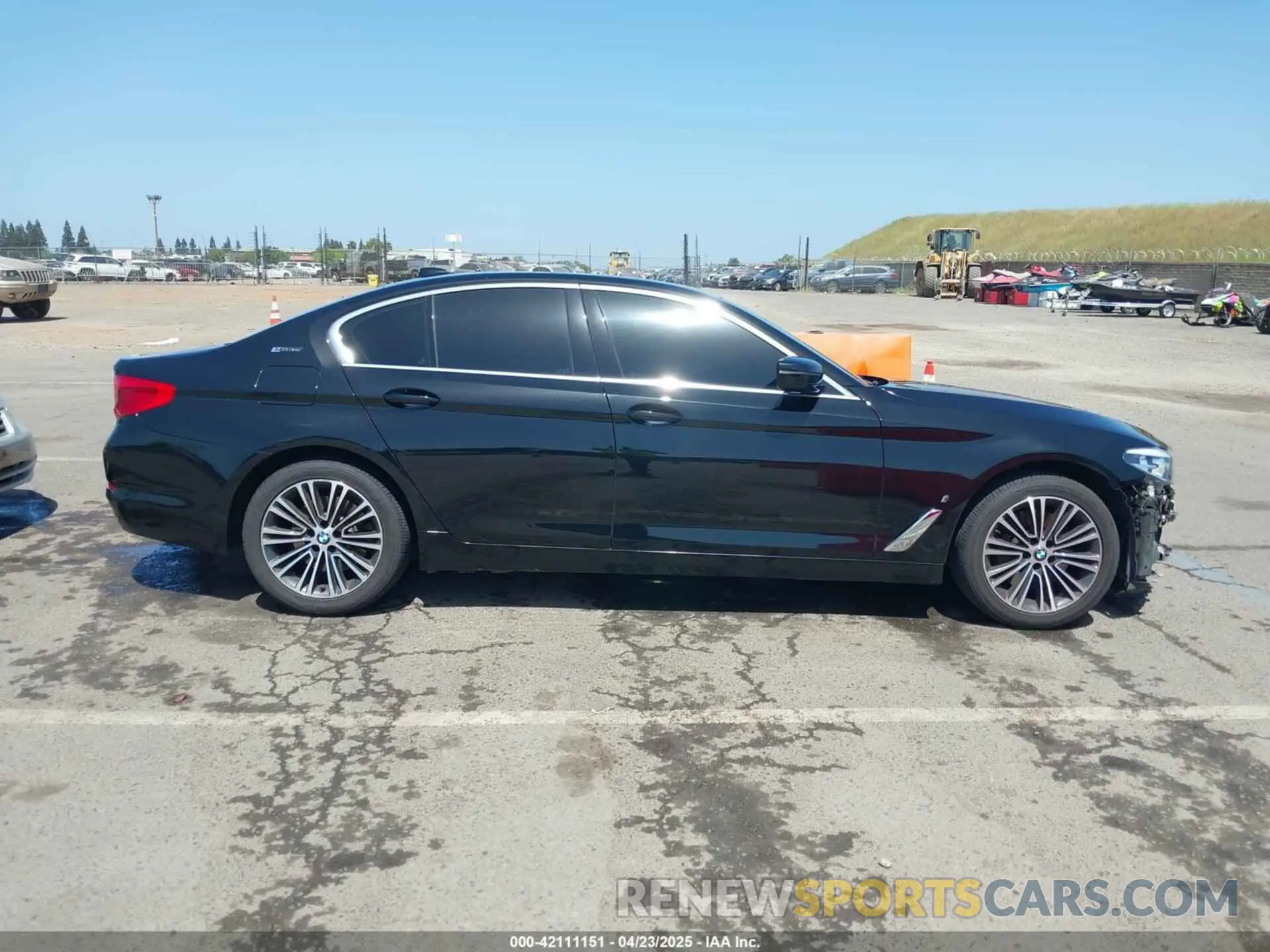 14 Photograph of a damaged car WBAJA9C55KB398646 BMW 530E 2019