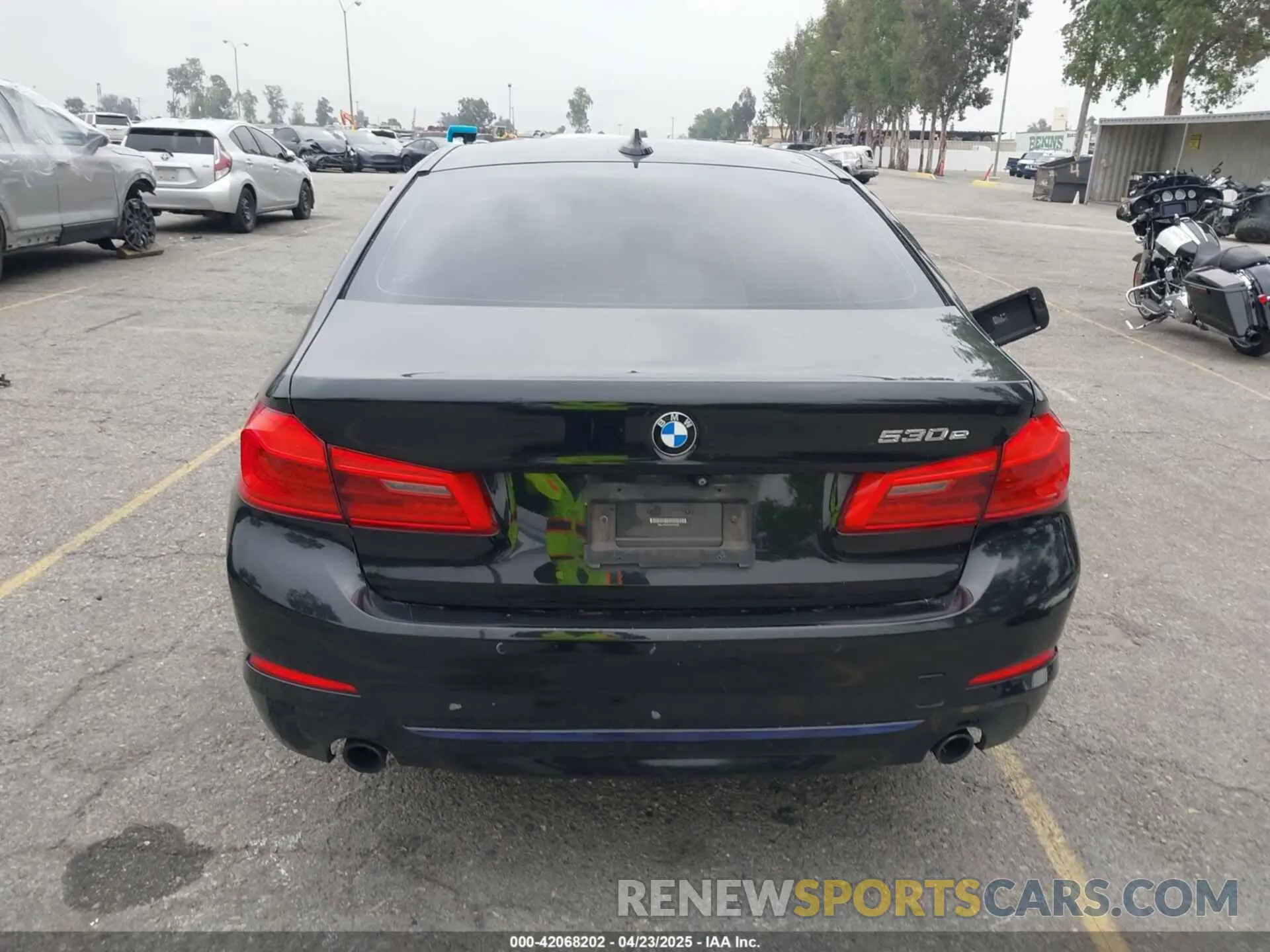 16 Photograph of a damaged car WBAJA9C56KB399028 BMW 530E 2019