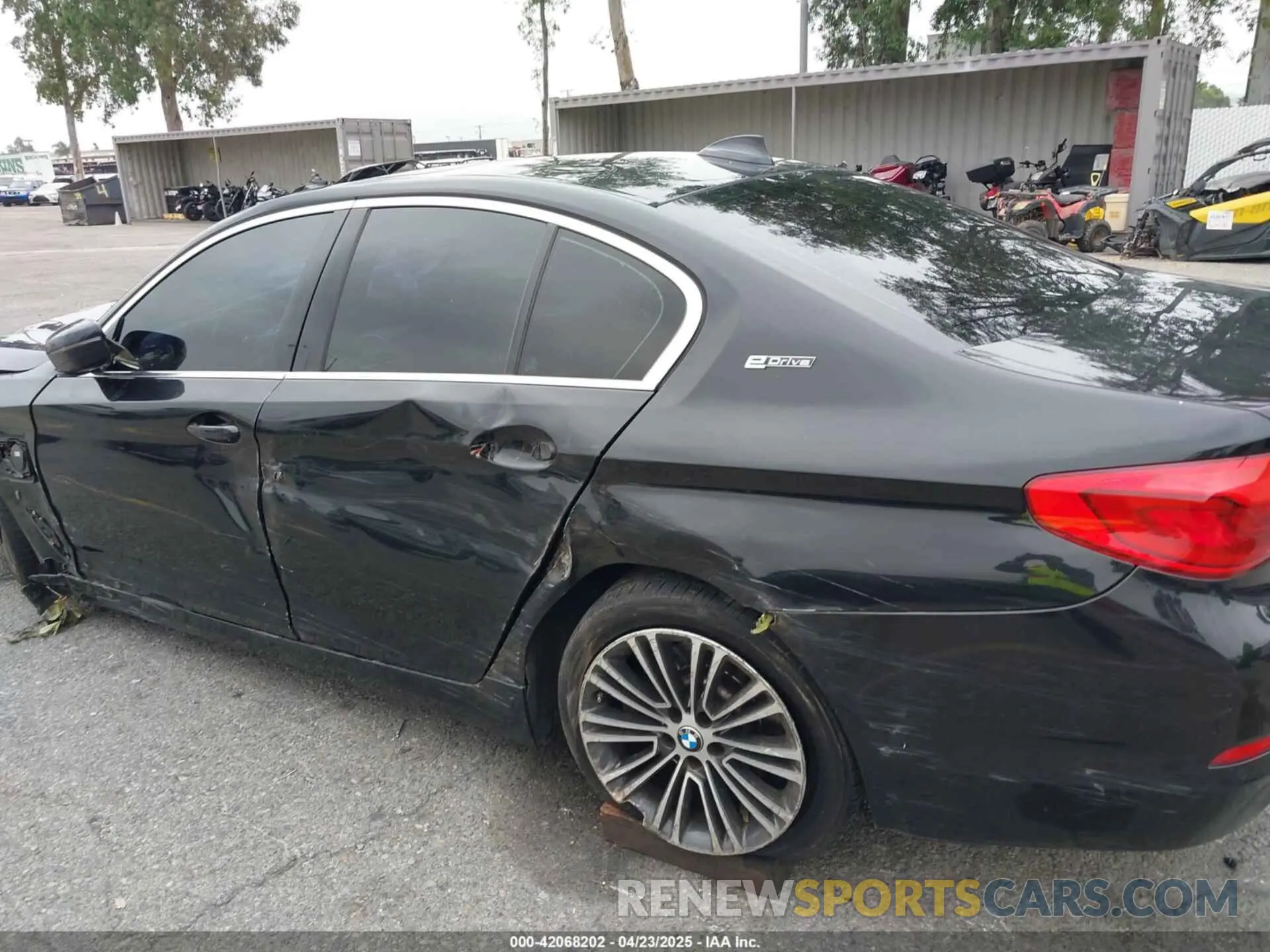 17 Photograph of a damaged car WBAJA9C56KB399028 BMW 530E 2019