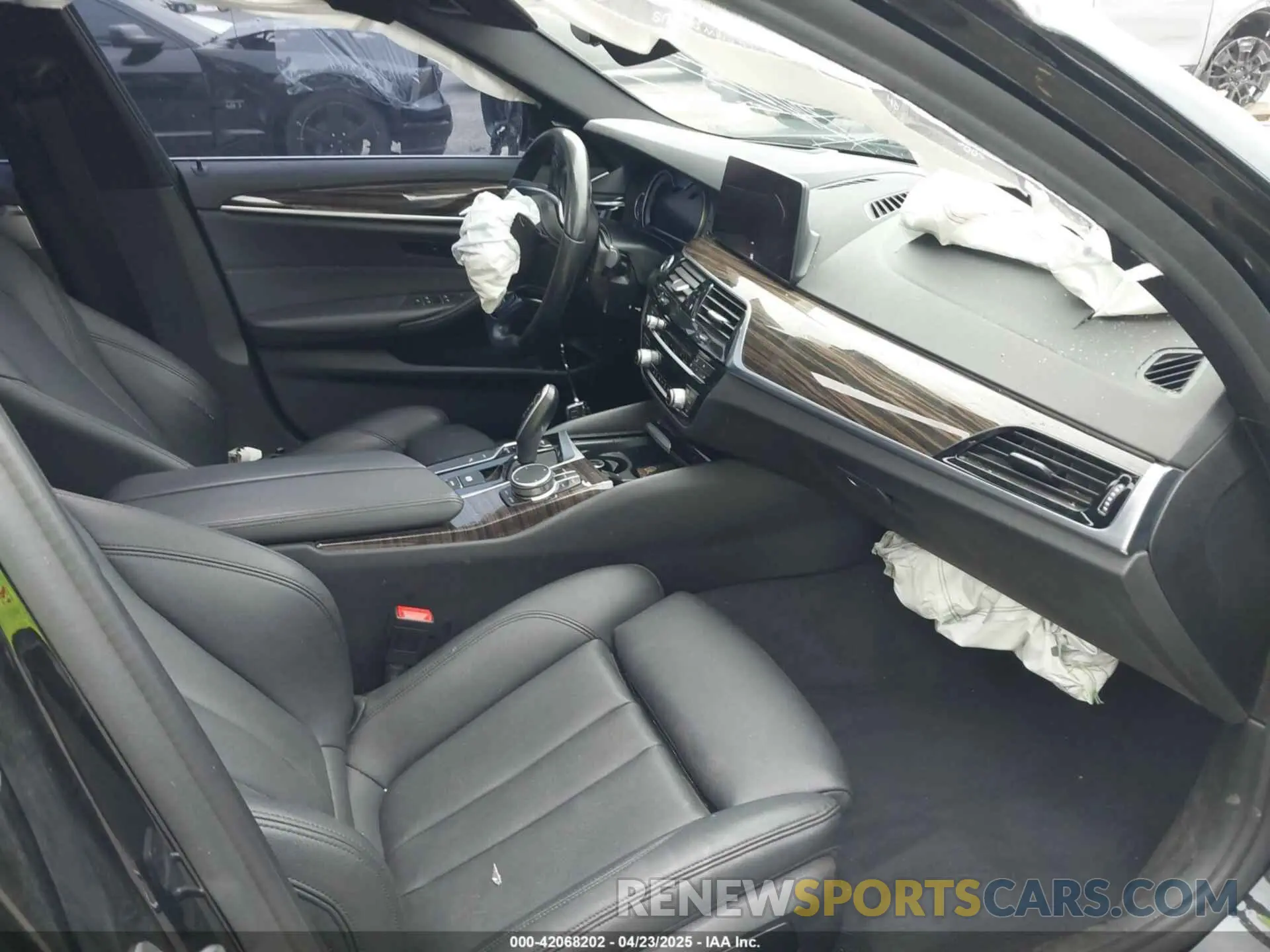 5 Photograph of a damaged car WBAJA9C56KB399028 BMW 530E 2019