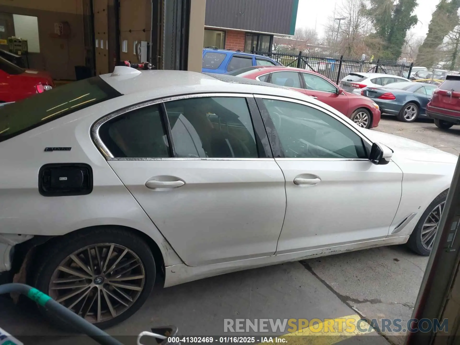 14 Photograph of a damaged car WBAJA9C57KB254595 BMW 530E 2019
