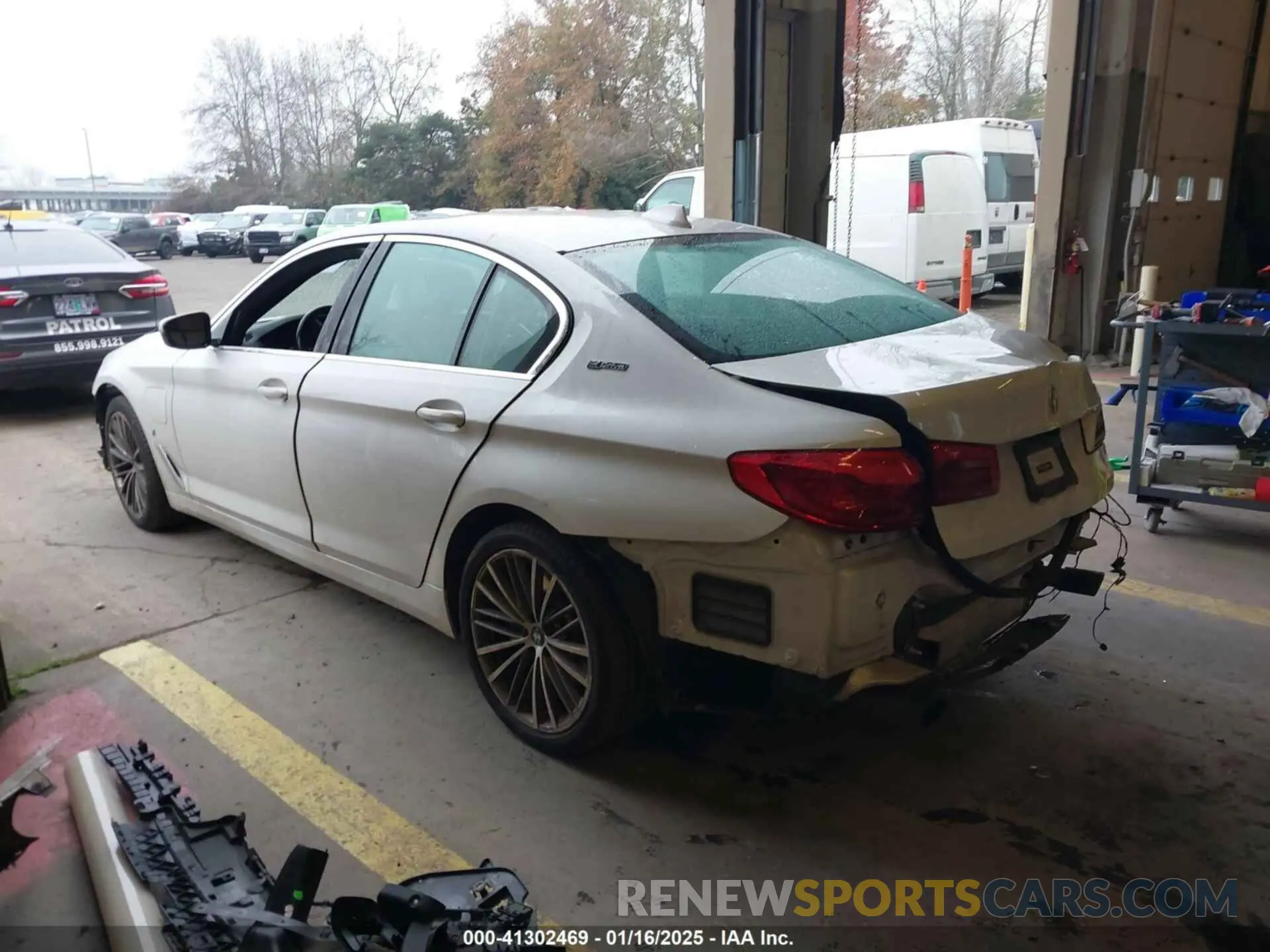 3 Photograph of a damaged car WBAJA9C57KB254595 BMW 530E 2019