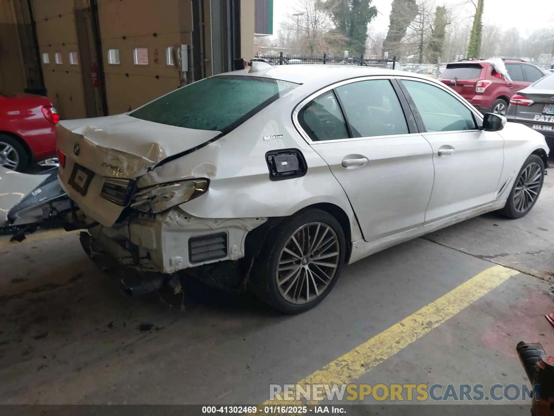 4 Photograph of a damaged car WBAJA9C57KB254595 BMW 530E 2019