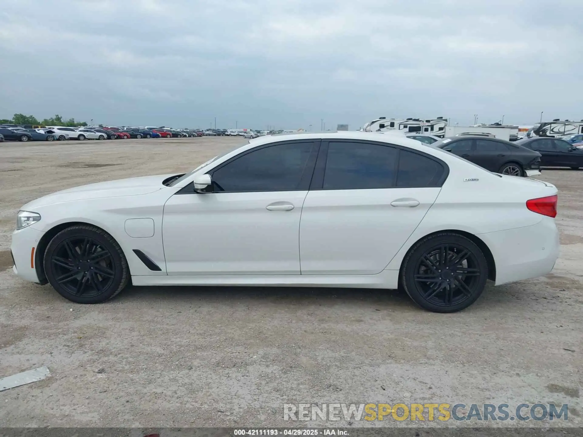 14 Photograph of a damaged car WBAJA9C58KB389245 BMW 530E 2019