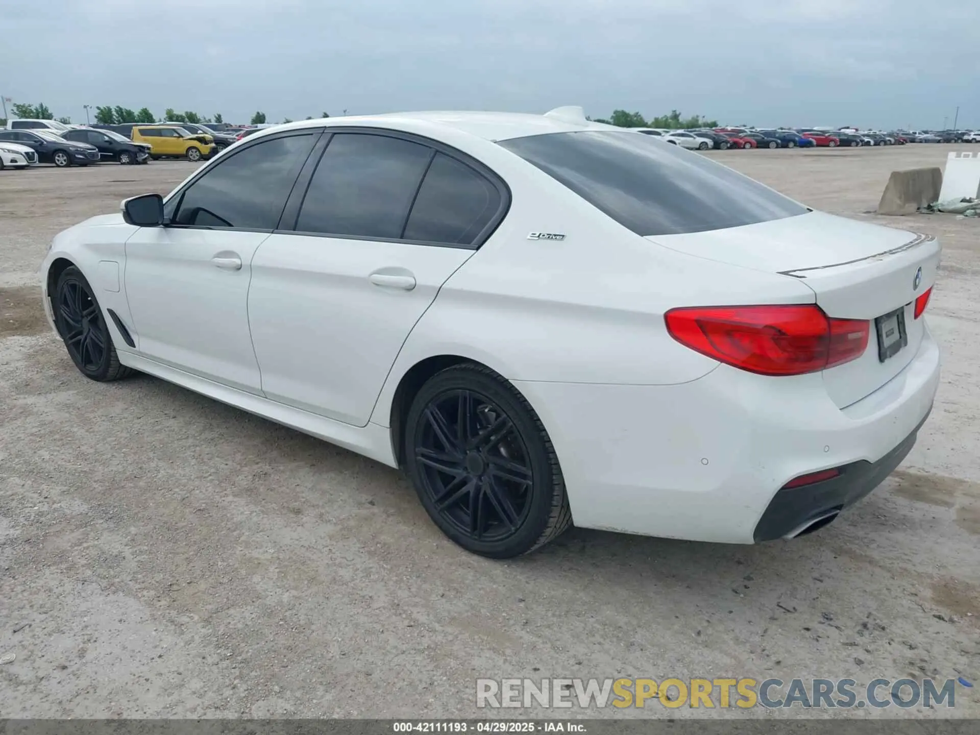 3 Photograph of a damaged car WBAJA9C58KB389245 BMW 530E 2019