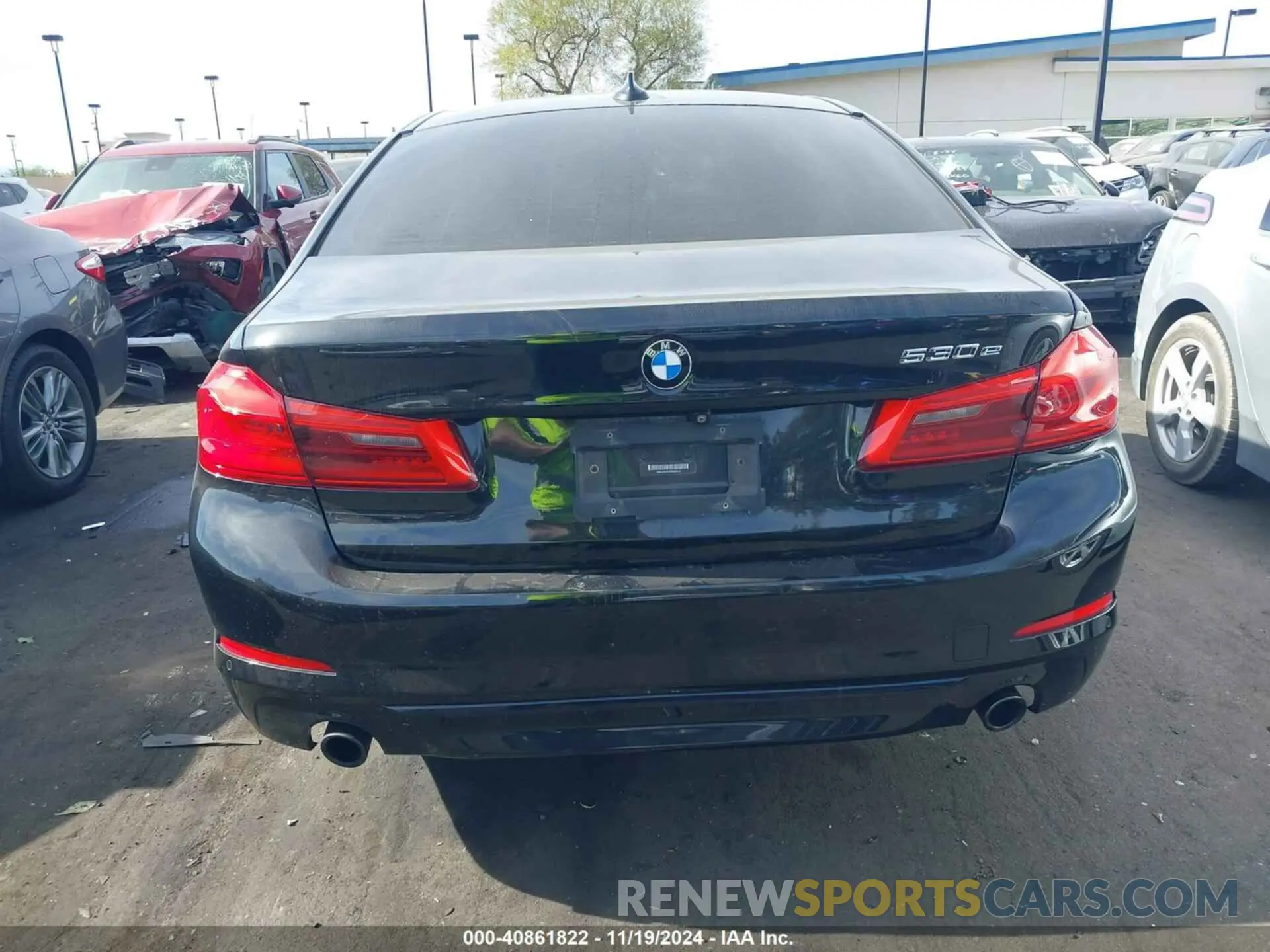 17 Photograph of a damaged car WBAJA9C5XKB389649 BMW 530E 2019