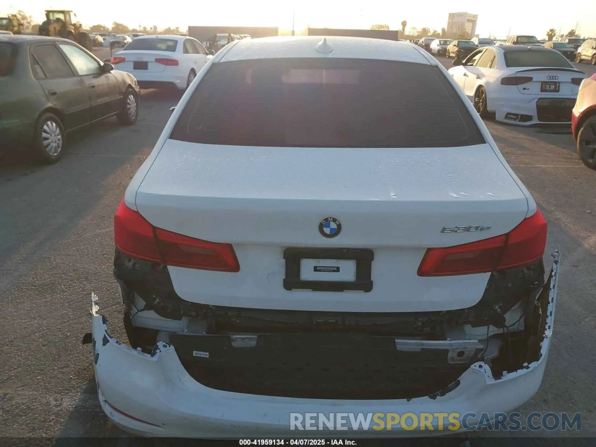 17 Photograph of a damaged car WBAJA9C08LCD41408 BMW 530E 2020