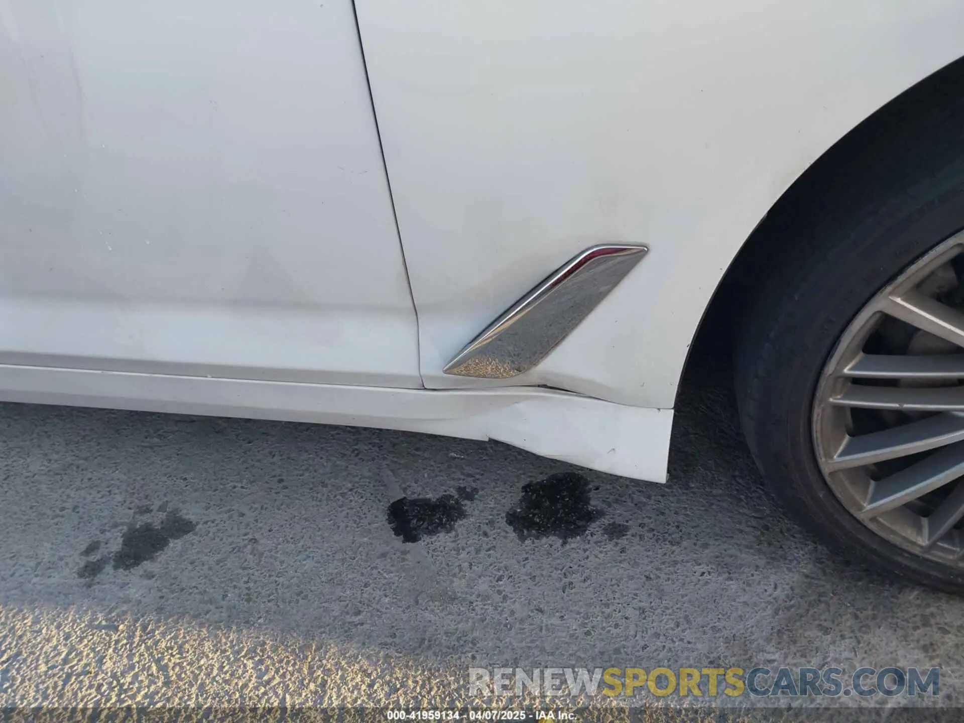 19 Photograph of a damaged car WBAJA9C08LCD41408 BMW 530E 2020