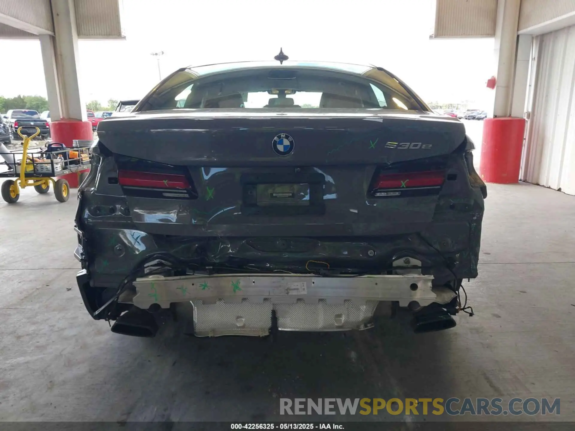 17 Photograph of a damaged car WBA13AG04MCF36168 BMW 530E 2021