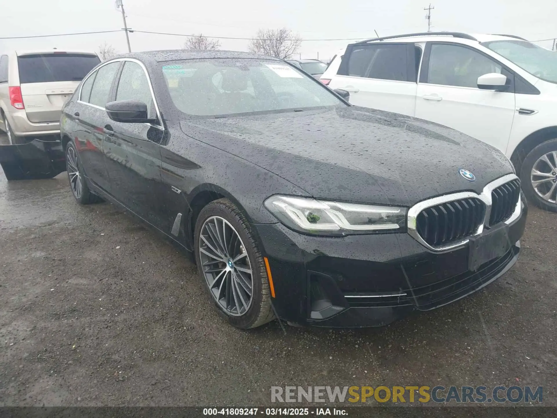 1 Photograph of a damaged car WBA13AG01NCJ72192 BMW 530E 2022