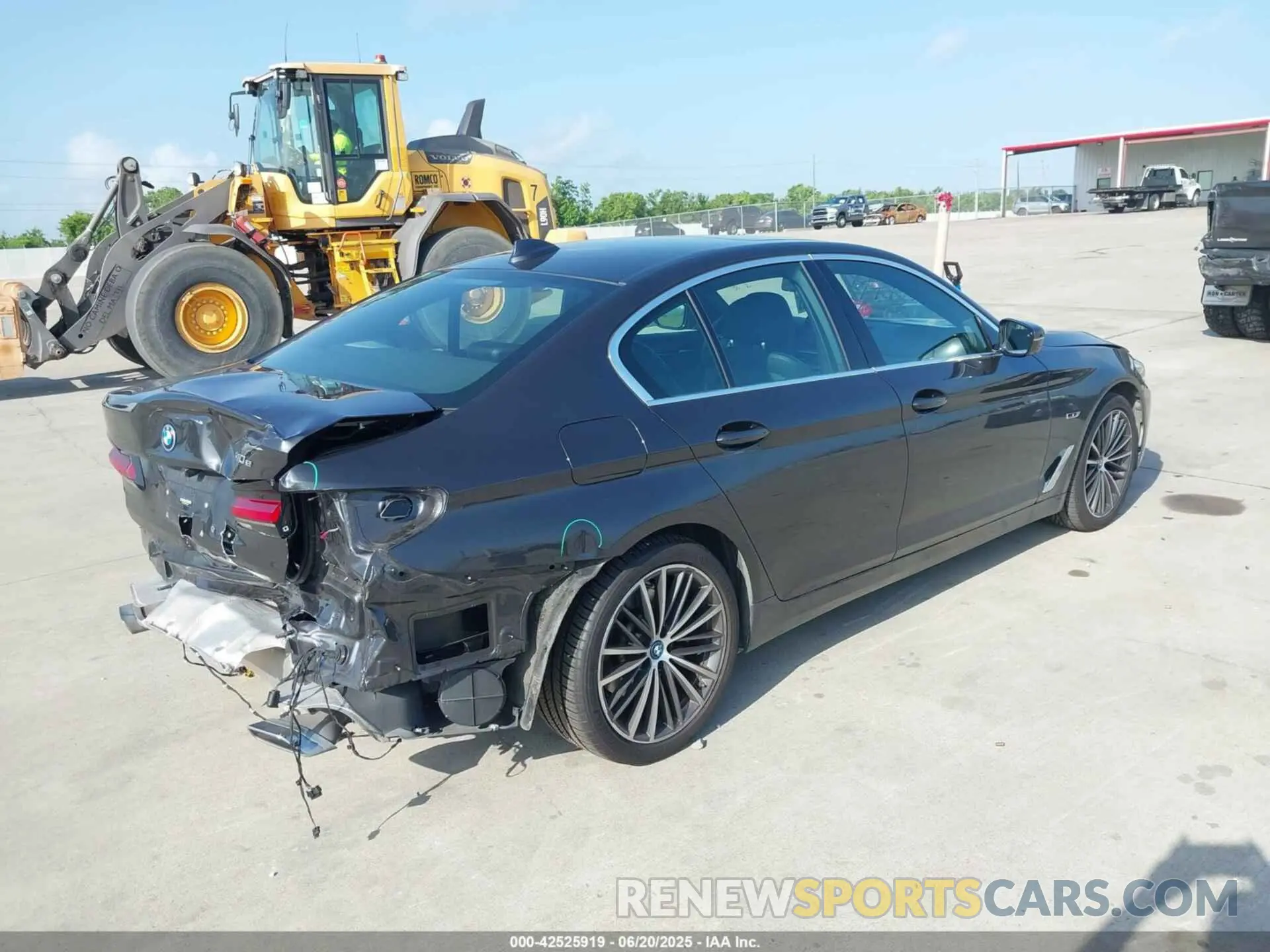 4 Photograph of a damaged car WBA13AG02NCH64896 BMW 530E 2022