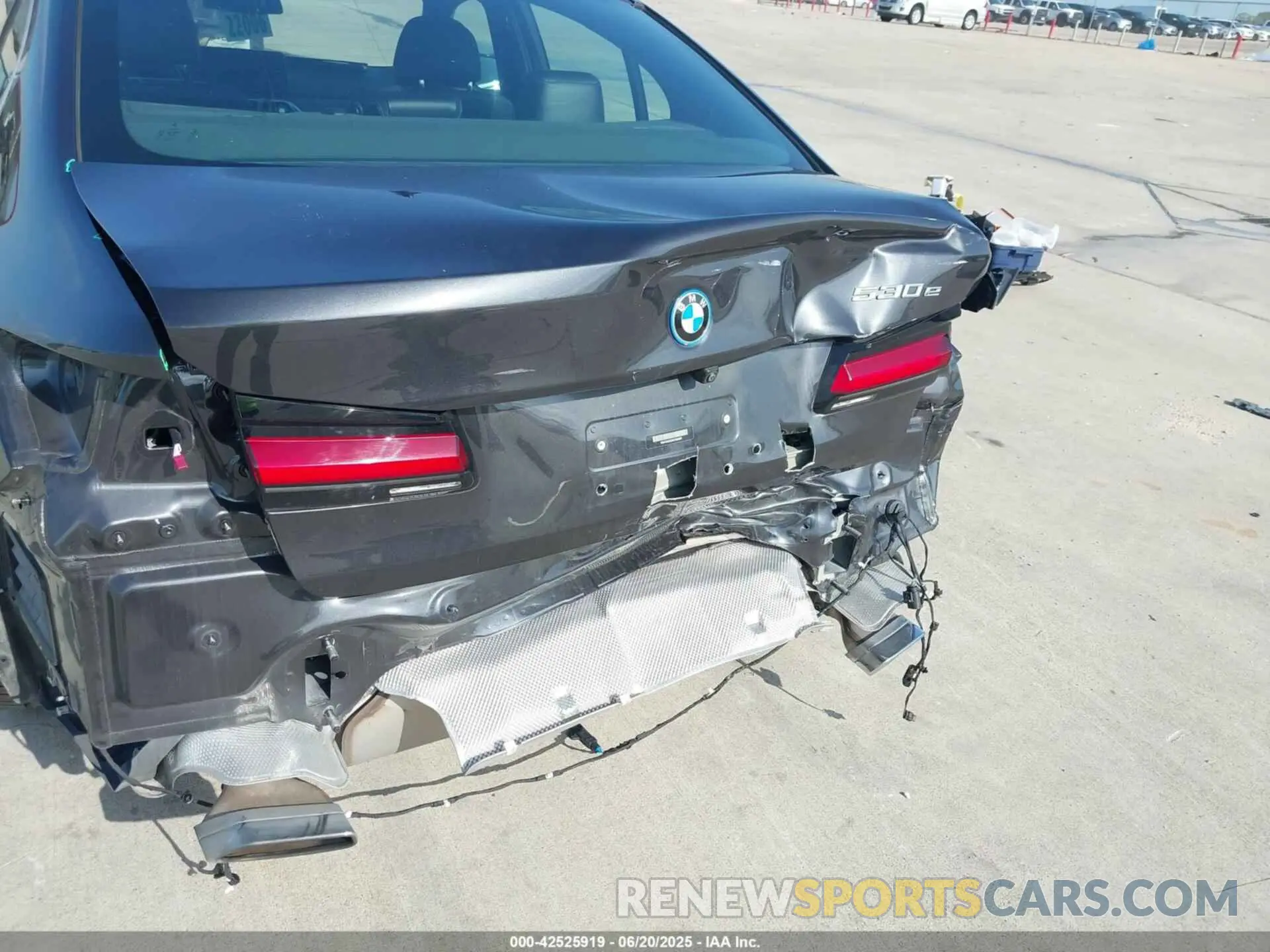 6 Photograph of a damaged car WBA13AG02NCH64896 BMW 530E 2022